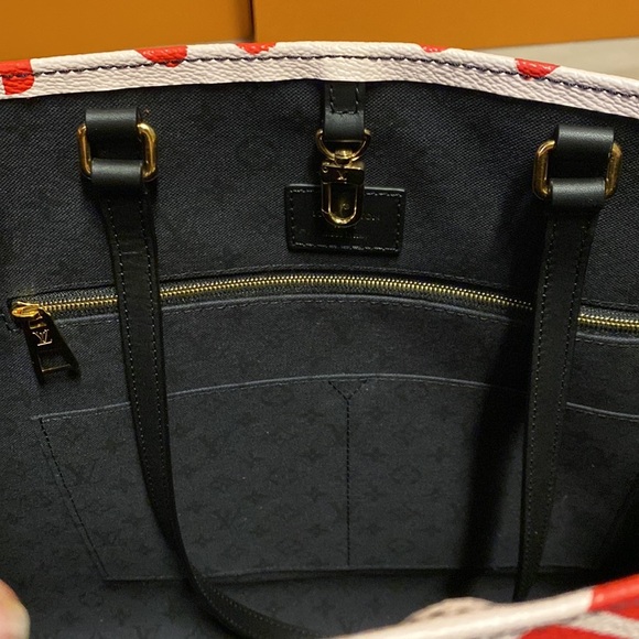 Louis Vuitton Crafty Limited Edition Onthego GM Bag - Picture 7 of 9